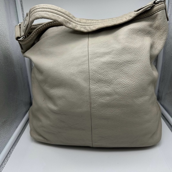 Marc Jacob’s Beige Leather hobo Shoulder Bag - Picture 2 of 15